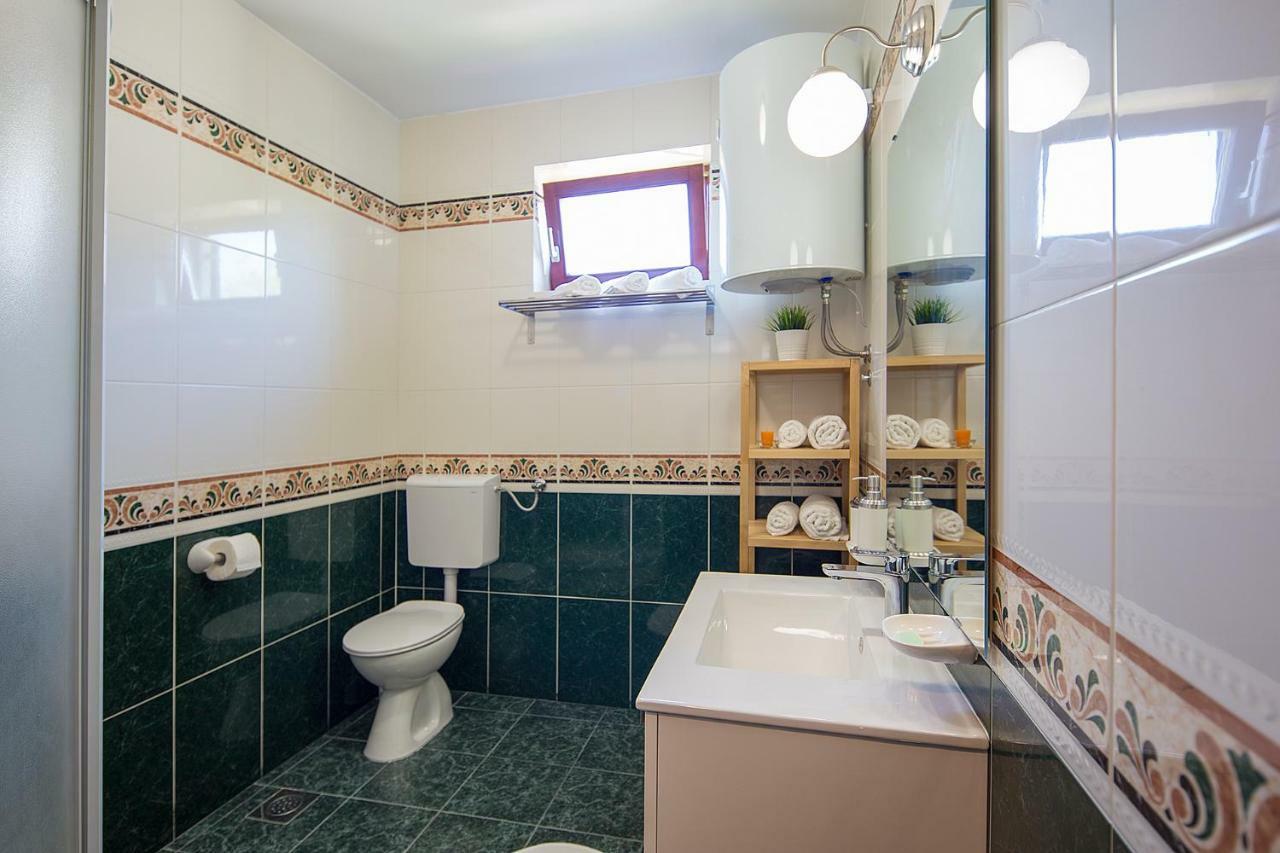 Apartments Bo Малинска Екстериор снимка