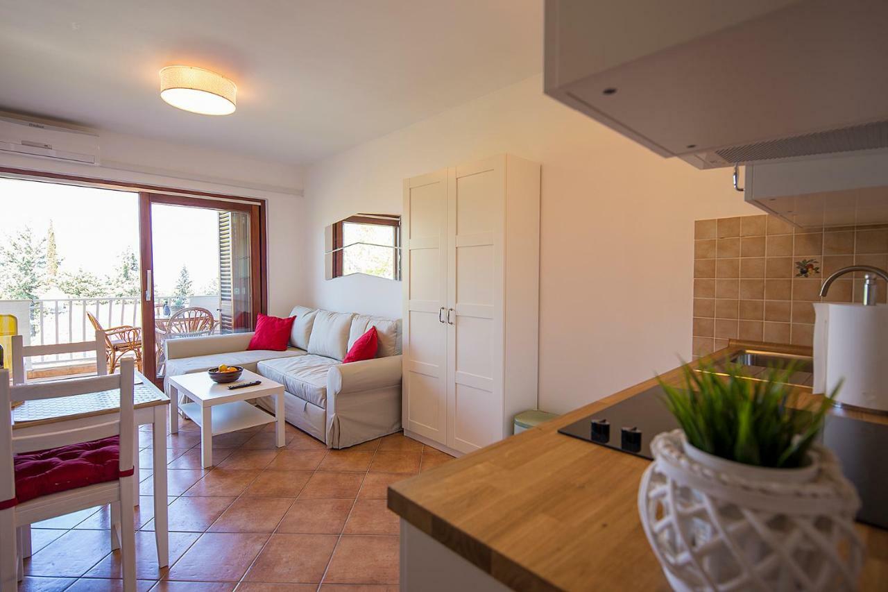 Apartments Bo Малинска Екстериор снимка
