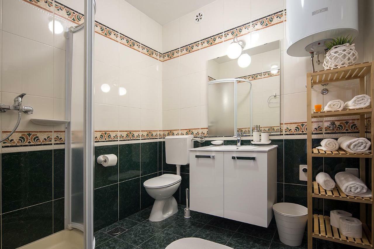 Apartments Bo Малинска Екстериор снимка